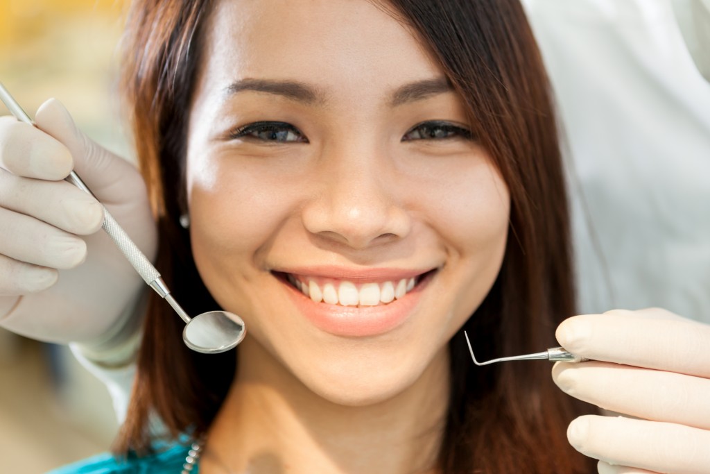 The best way to keep up dental health is proper hygiene and regular professional cleanings.